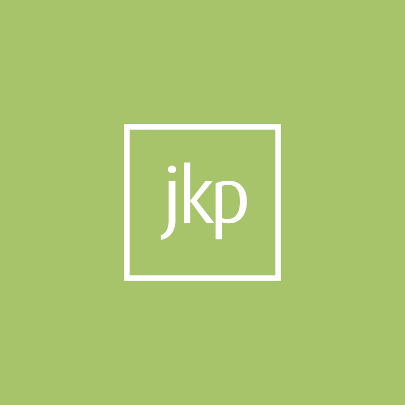 JKP Logo auf grünem Hintergrund – Buchstaben jkp in Kleinschreibung umrahmt von einem weißen, quadratischen Kasten
